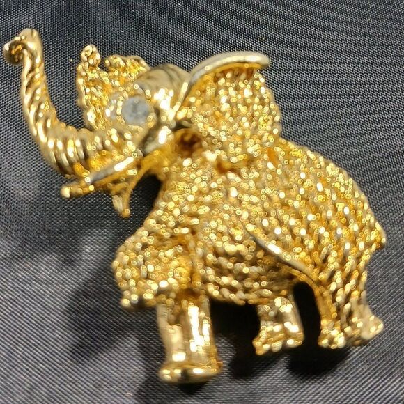 Vintage Gold Tone Elephant Rhinestone Brooch - Picture 6 of 6